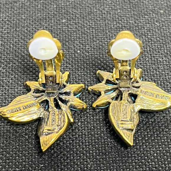 Heidi Daus Swarovski Crystal Blue Flower Clip Earrings RARE Signed Like New - Picture 6 of 11